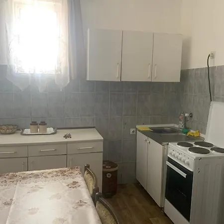 Nikola Apartment *